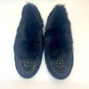 WOMEN'S BLACK SUEDE BEADED MOCCASINS WITH RABBIT FUR TRIM Size 9